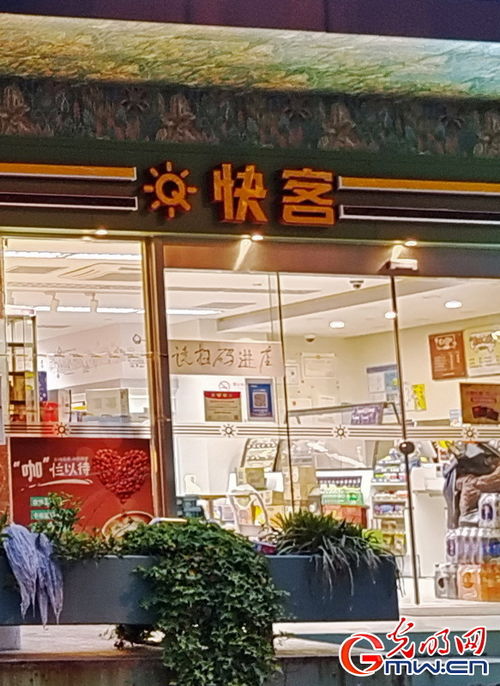 上海商超卖场加速复市 保障市民需求